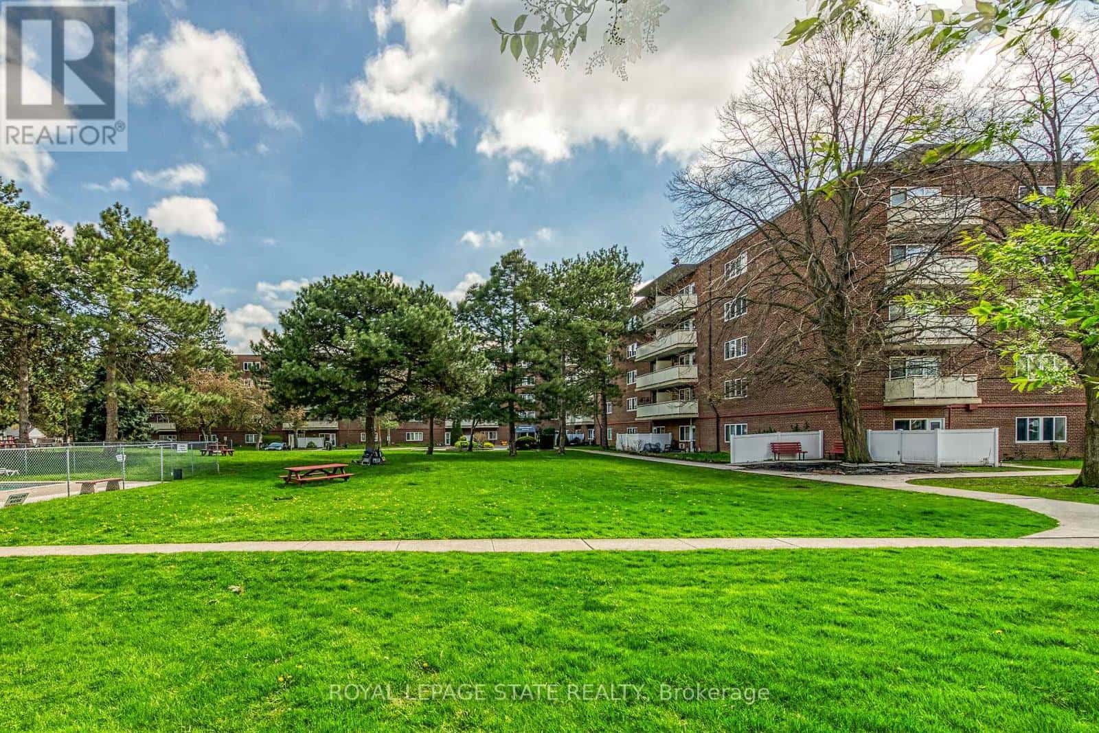 220 - 198 SCOTT STREET — St. Catharines (Fairview), Ontario - Photo 4 of 48