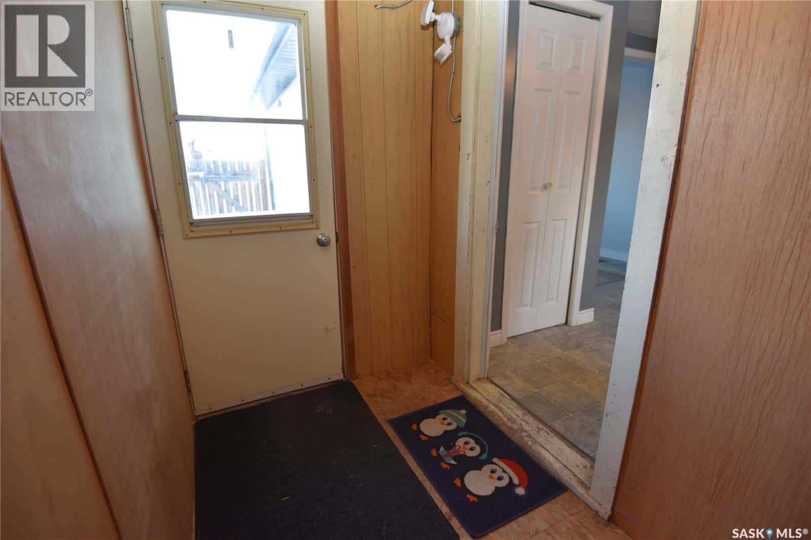 334 7th AVENUE W — Nipawin, Saskatchewan - Photo 3 of 24