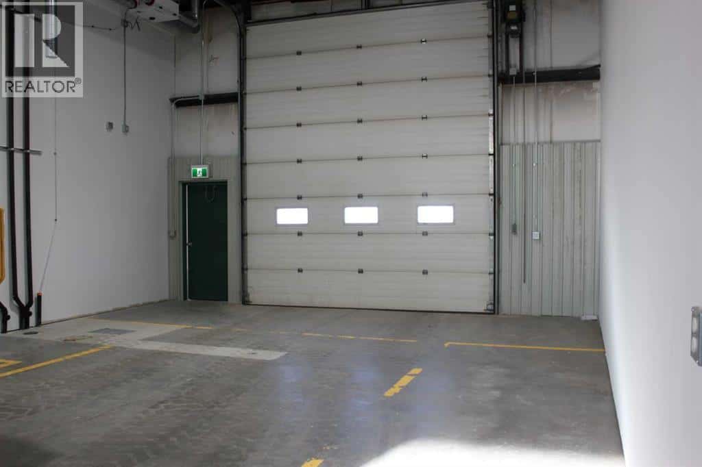 8, 119 Pembina Drive NE — Redcliff, Alberta - Photo 3 of 3