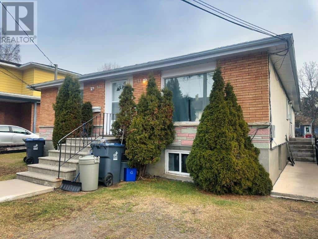 221 & 223 Bruce Street — Thunder Bay, Ontario - Photo 5 of 41