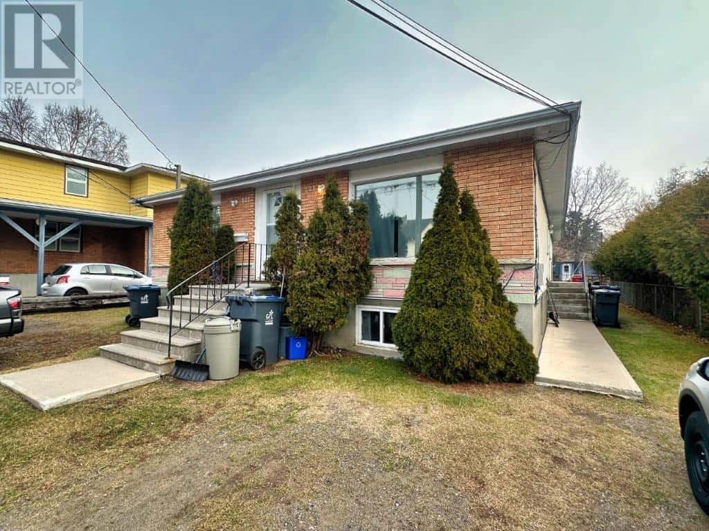 221 & 223 Bruce Street — Thunder Bay, Ontario - Photo 4 of 41