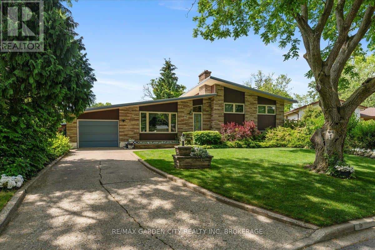 7 GLENAYR PLACE — St. Catharines (Glendale/Glenridge), Ontario - Photo 3 of 48