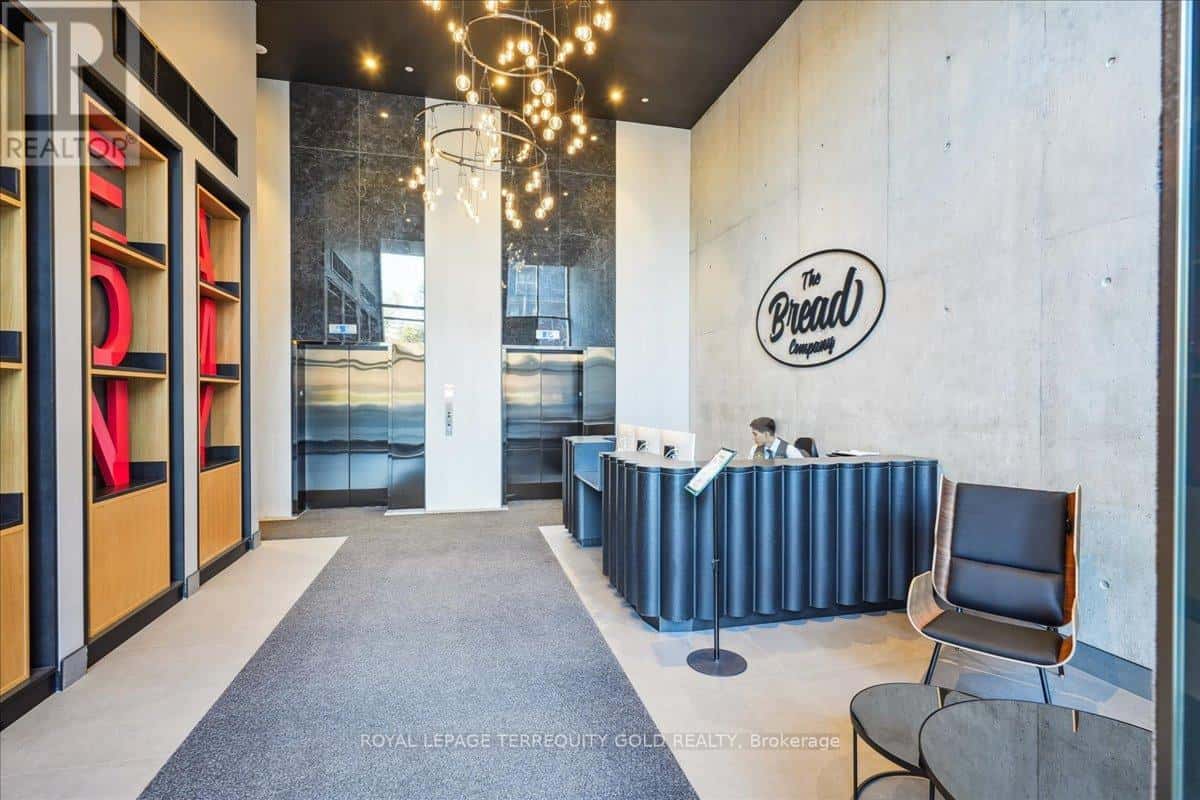 2003 - 195 MCCAUL STREET E — Toronto (Kensington-Chinatown), Ontario - Photo 2 of 25