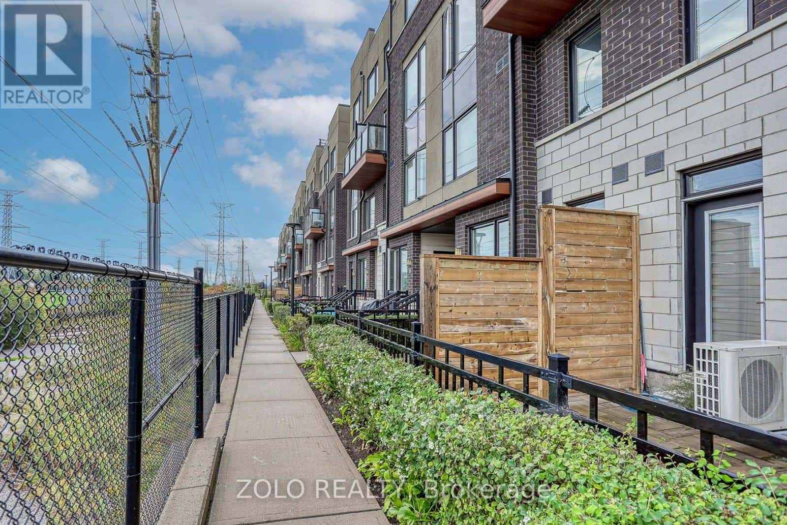 218 - 1555 KINGSTON ROAD — Pickering (Town Centre), Ontario - Photo 3 of 27