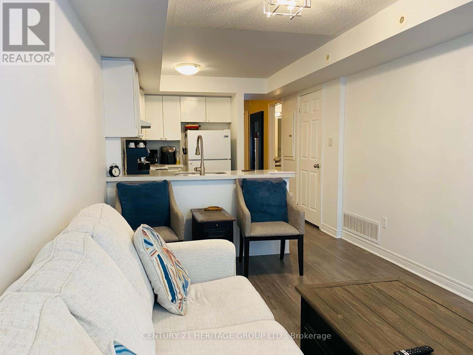 262 - 316 JOHN STREET — Markham (Aileen-Willowbrook), Ontario - Photo 3 of 16