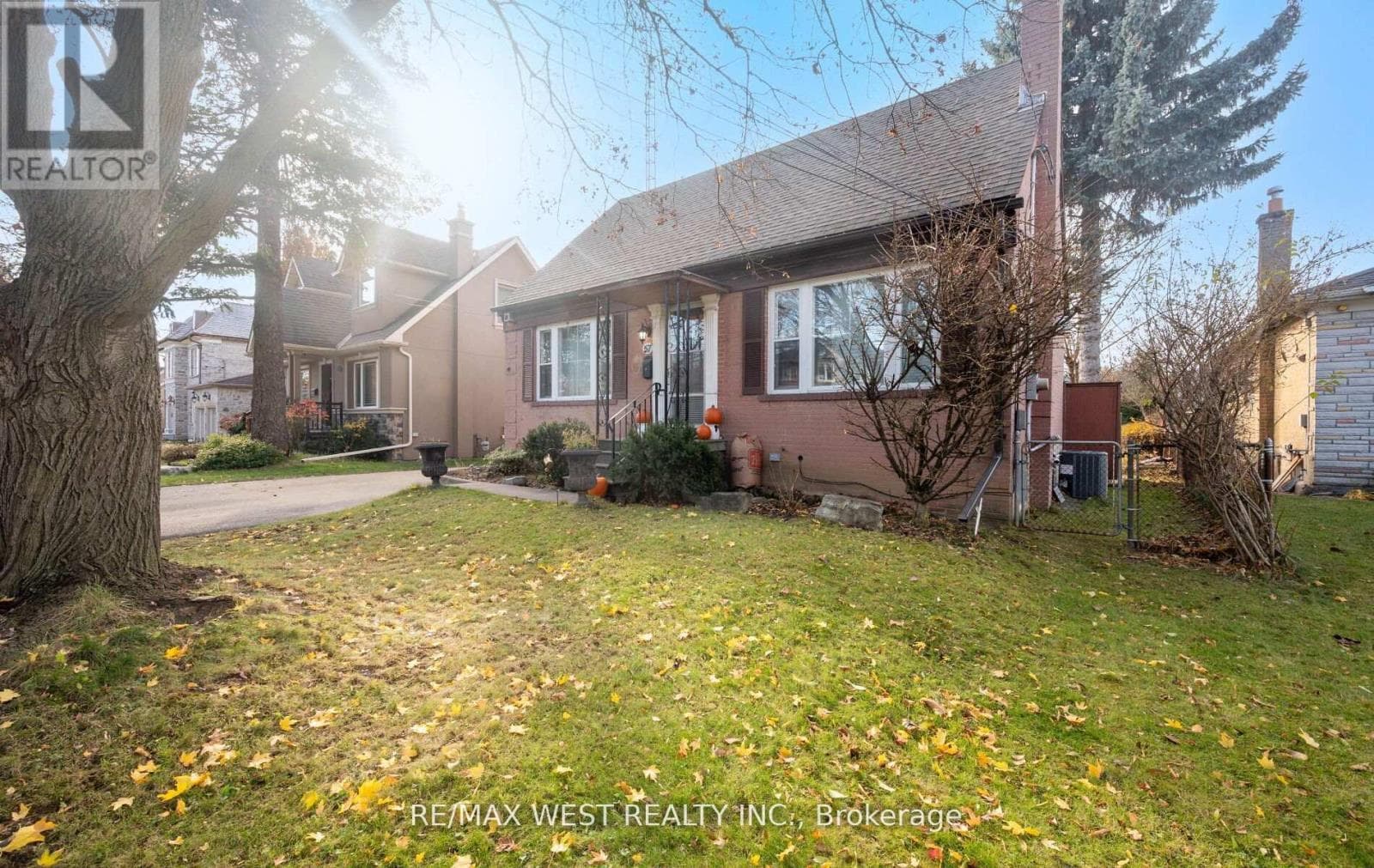 57 WESTGLEN CRESCENT — Toronto (Islington-City Centre West), Ontario - Main photo