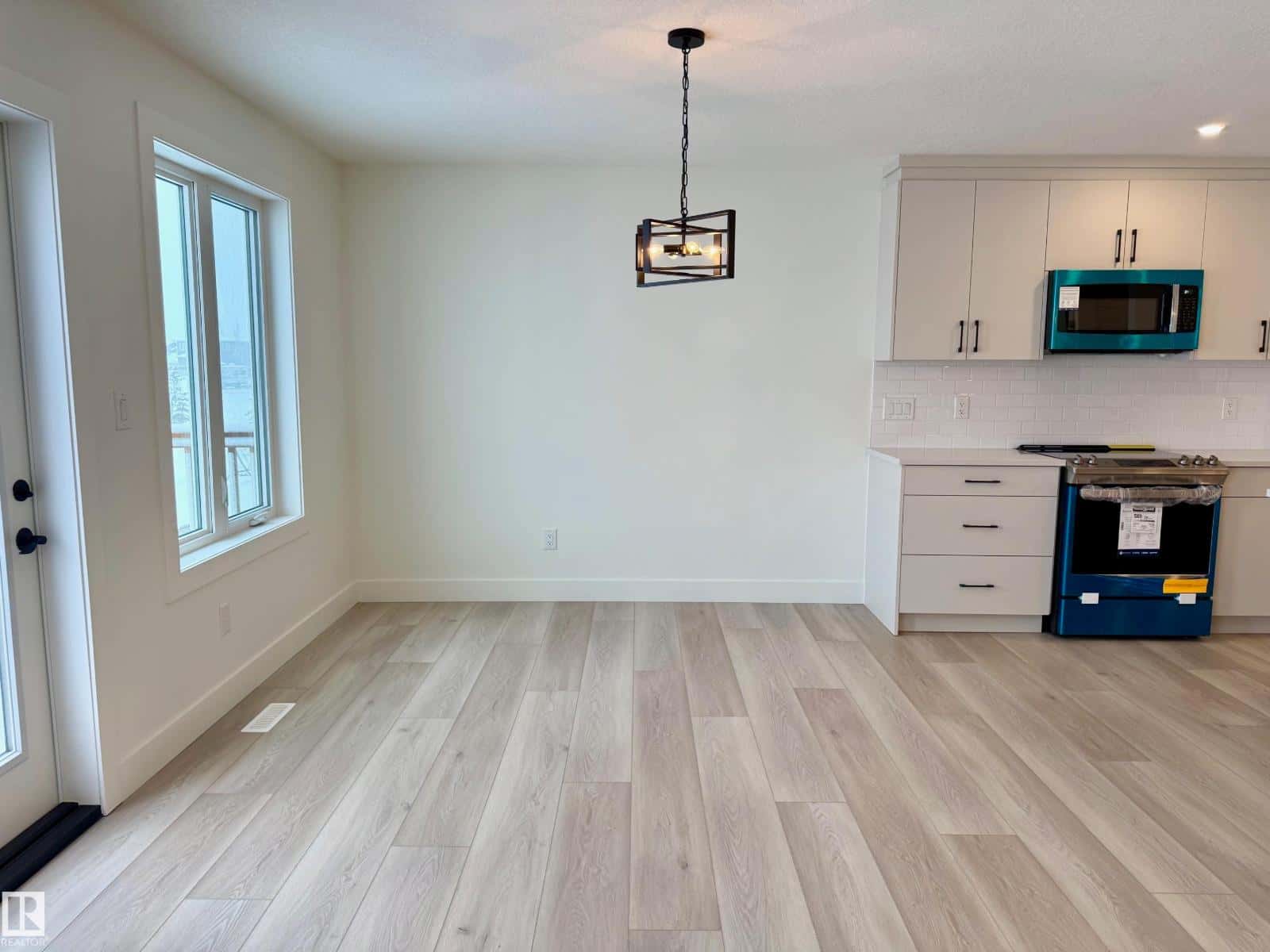 5122 53a AV — Legal, Alberta - Photo 5 of 37