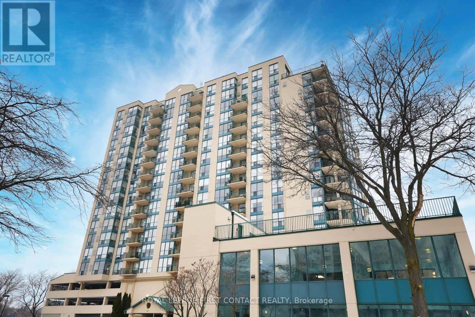 902 - 65 ELLEN STREET — Barrie (City Centre), Ontario - Photo 2 of 50