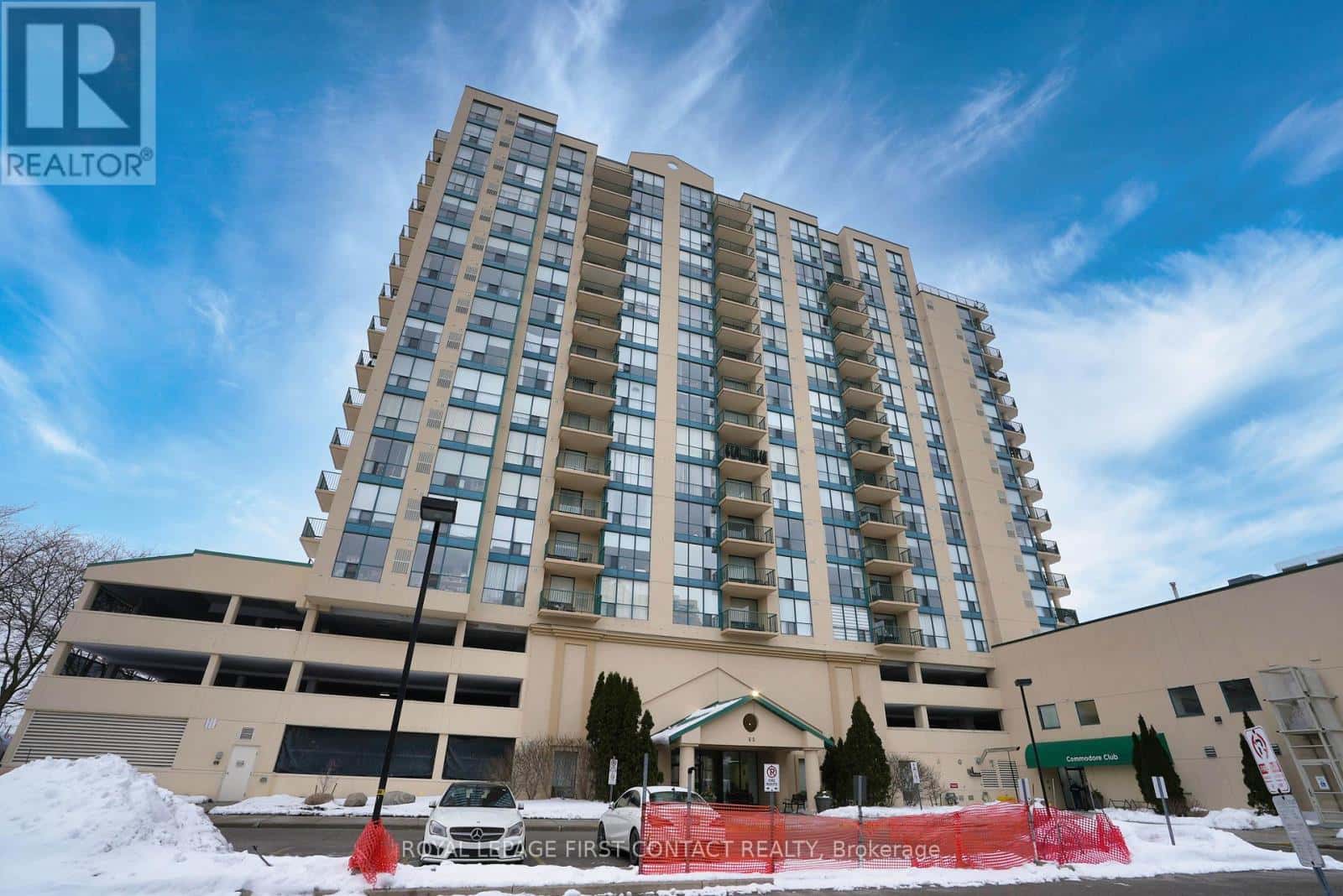 902 - 65 ELLEN STREET — Barrie (City Centre), Ontario - Photo 3 of 50