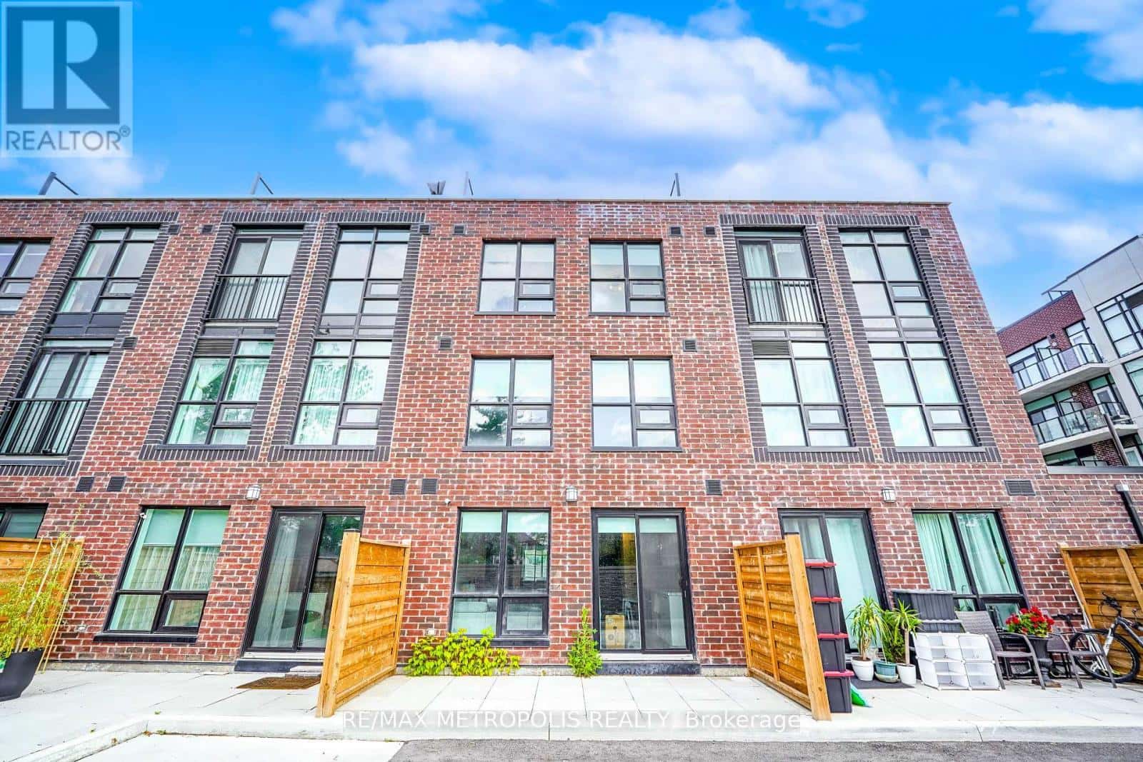 29 - 871 SHEPPARD AVENUE W — Toronto (Clanton Park), Ontario - Photo 4 of 36