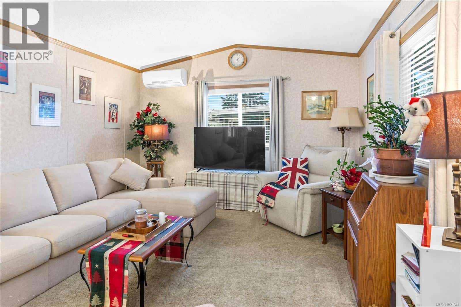 1 Honey Dr — Nanaimo, British Columbia - Photo 2 of 30