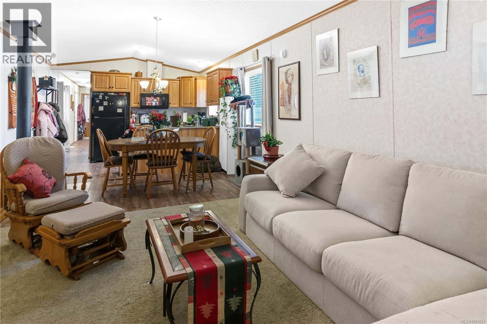 1 Honey Dr — Nanaimo, British Columbia - Photo 4 of 30