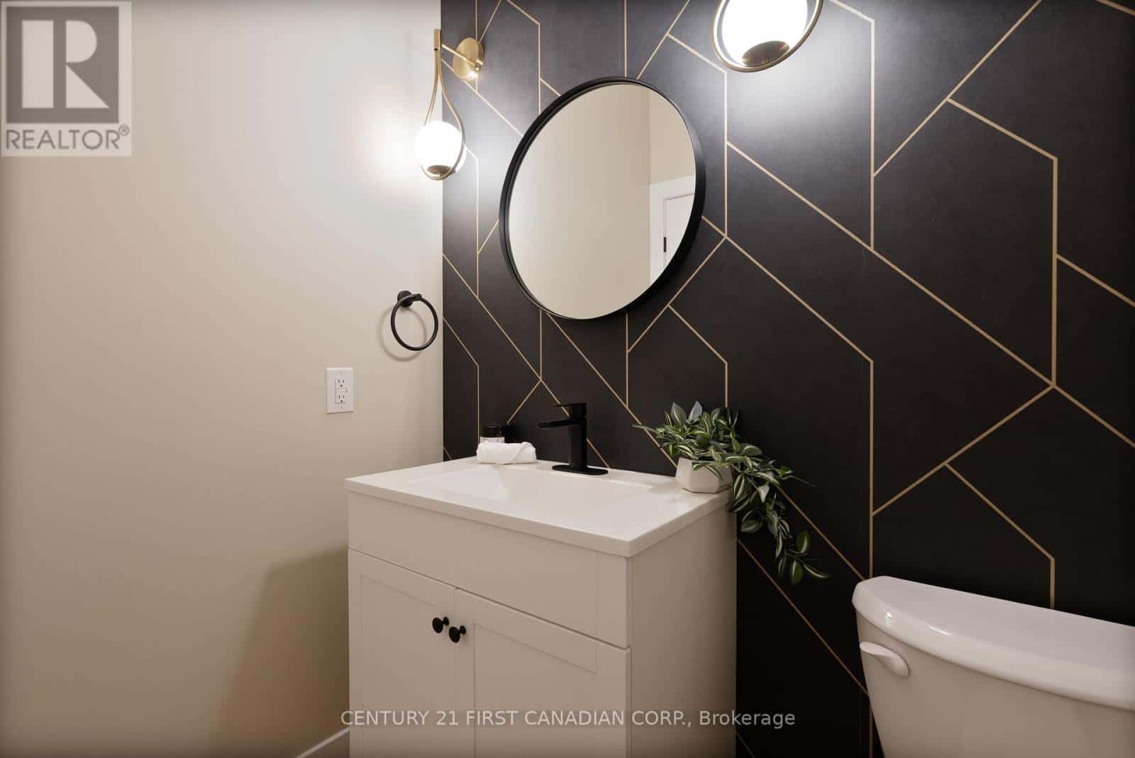 25 SHELDABREN STREET — North Middlesex (Ailsa Craig), Ontario - Photo 5 of 36