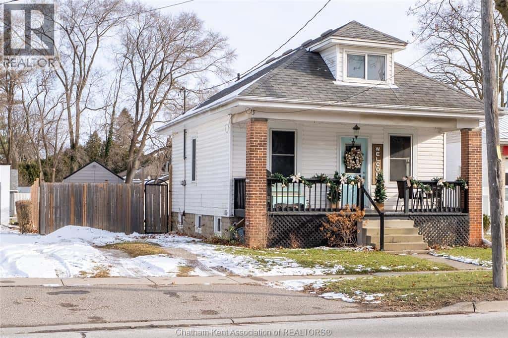 331 ST GEORGE STREET — Dresden, Ontario - Photo 2 of 42