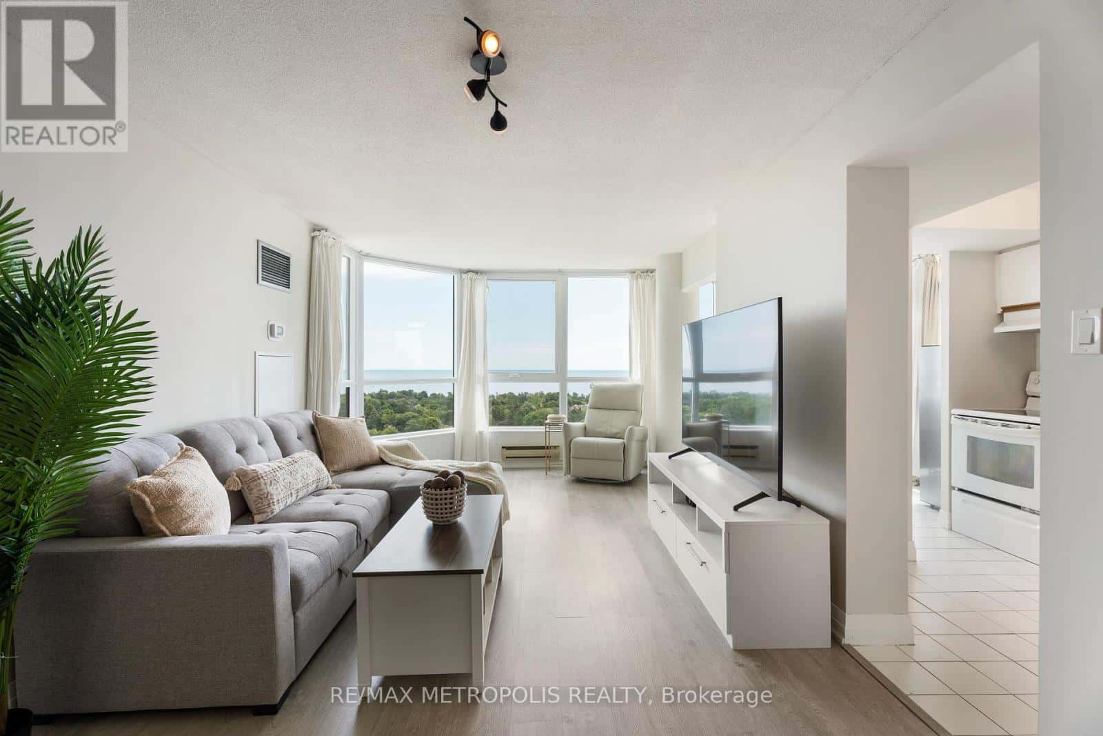 3233 Eglinton Avenue East 1707