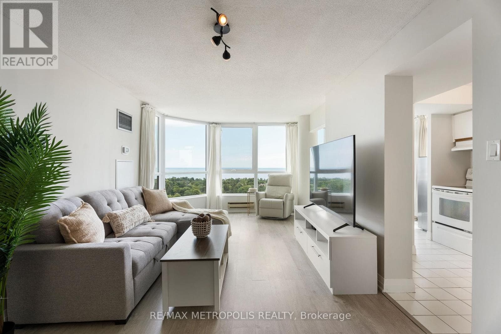 1707 - 3233 EGLINTON AVENUE E — Toronto (Scarborough Village), Ontario - Main photo