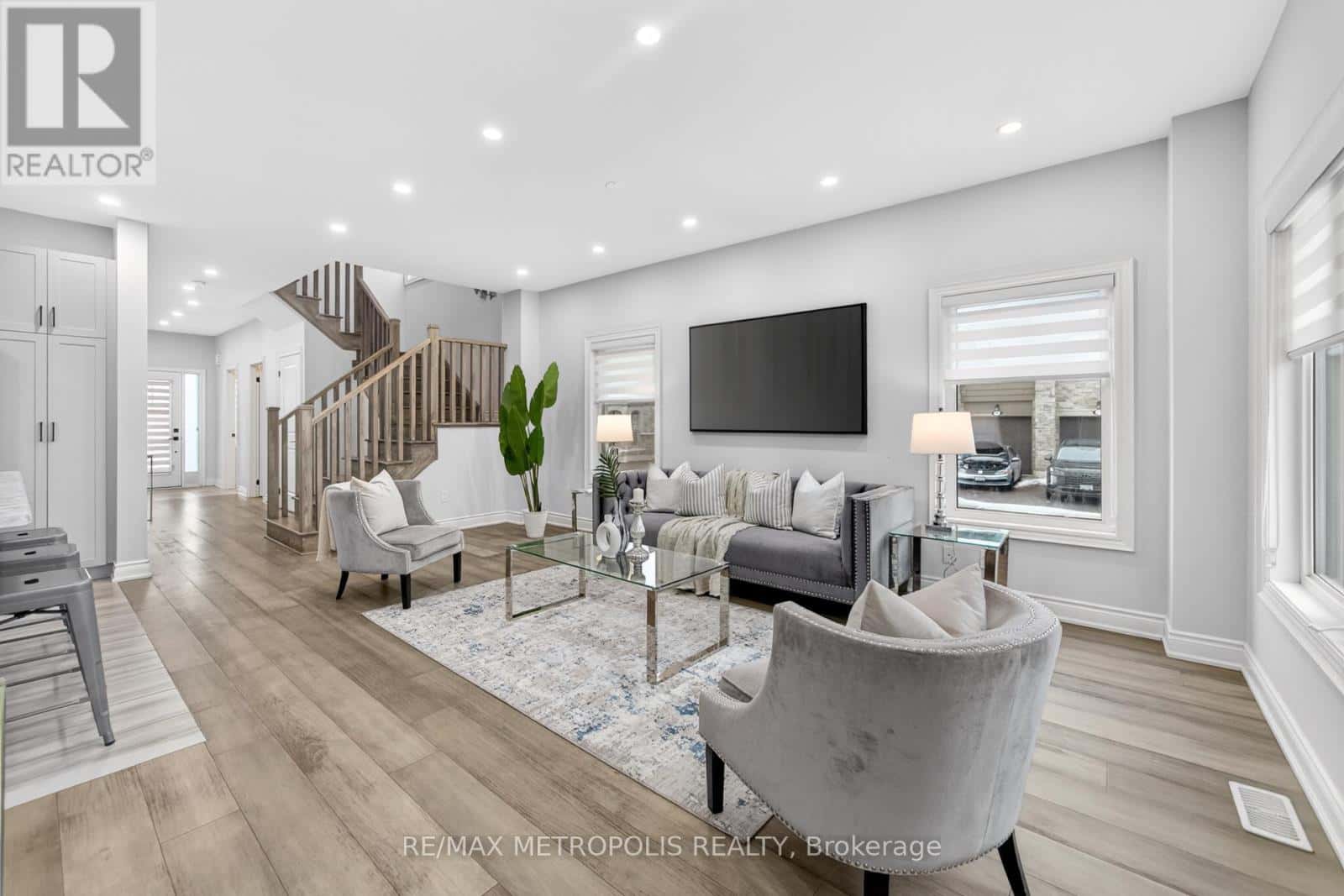 32 BALLINGER WAY — Uxbridge, Ontario - Photo 3 of 43