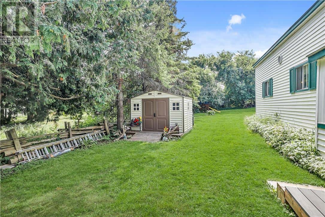 17 CAMPBELL Street — Little Current, Ontario - Photo 4 of 27