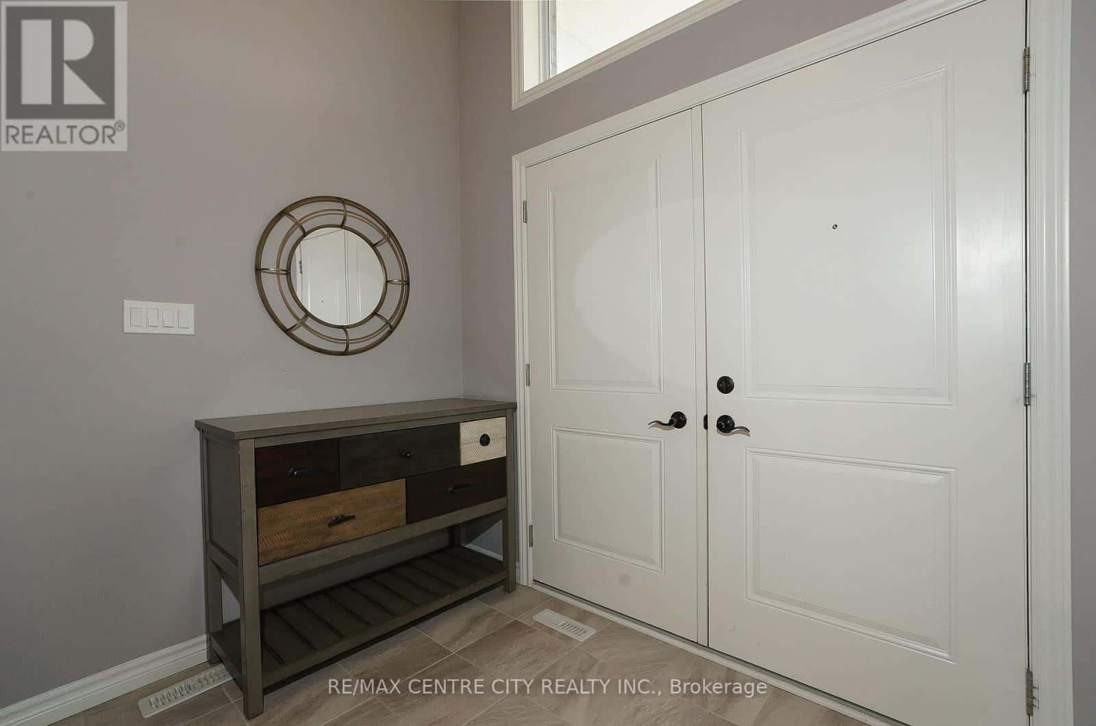 471 SOPHIA CRESCENT — London North (North I), Ontario - Photo 3 of 40