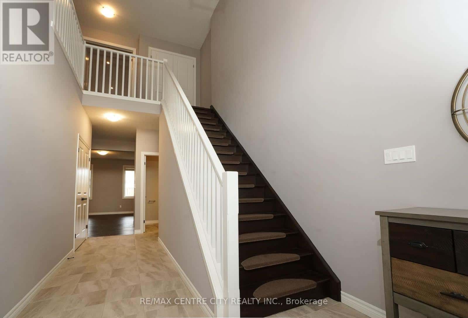 471 SOPHIA CRESCENT — London North (North I), Ontario - Photo 5 of 40