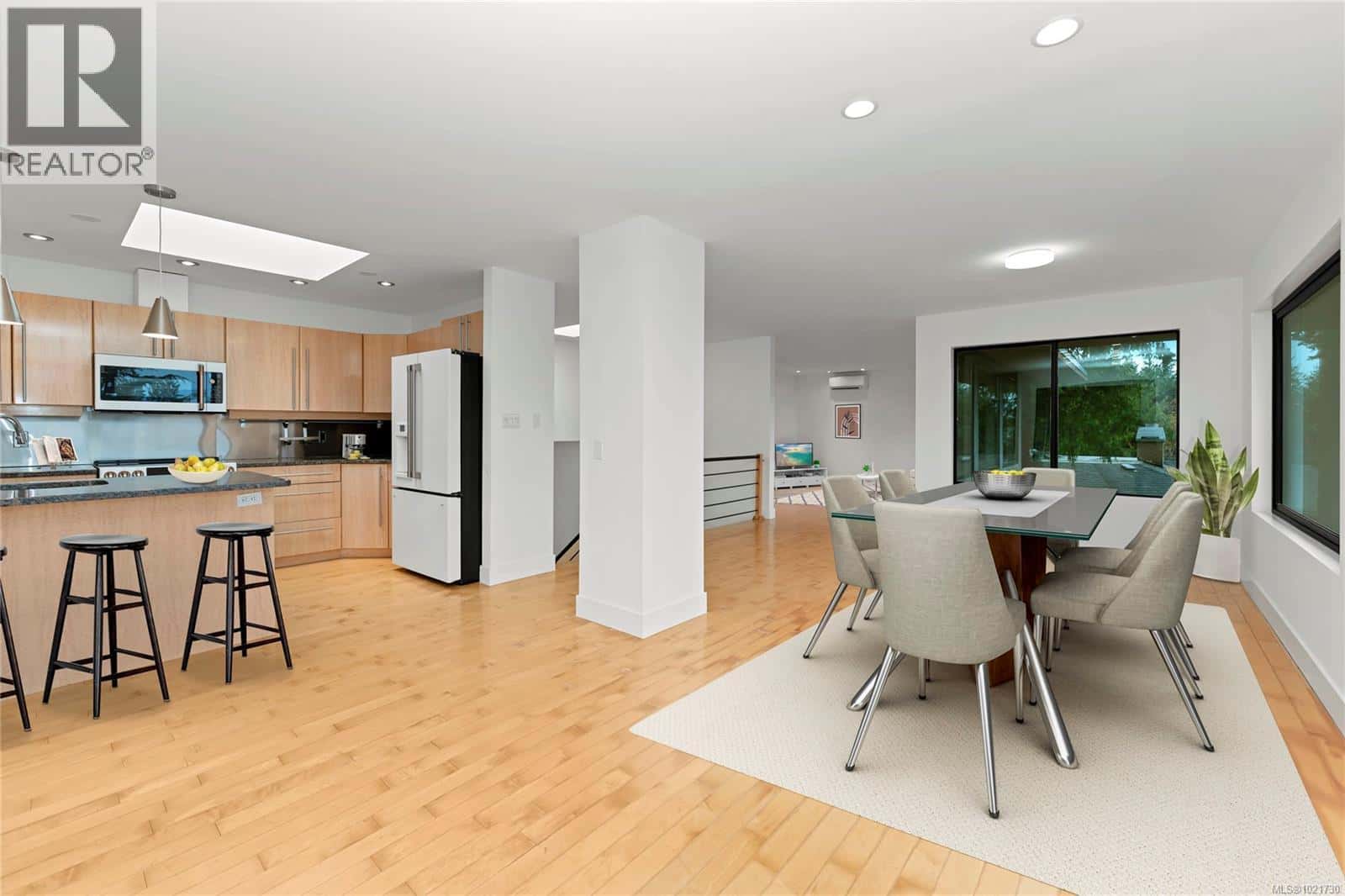 5198 Beckton Rd — Saanich, British Columbia - Photo 5 of 52