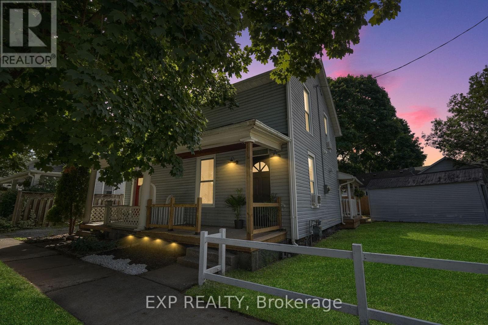 8 ELIZABETH STREET — St. Catharines (Downtown), Ontario - Main photo