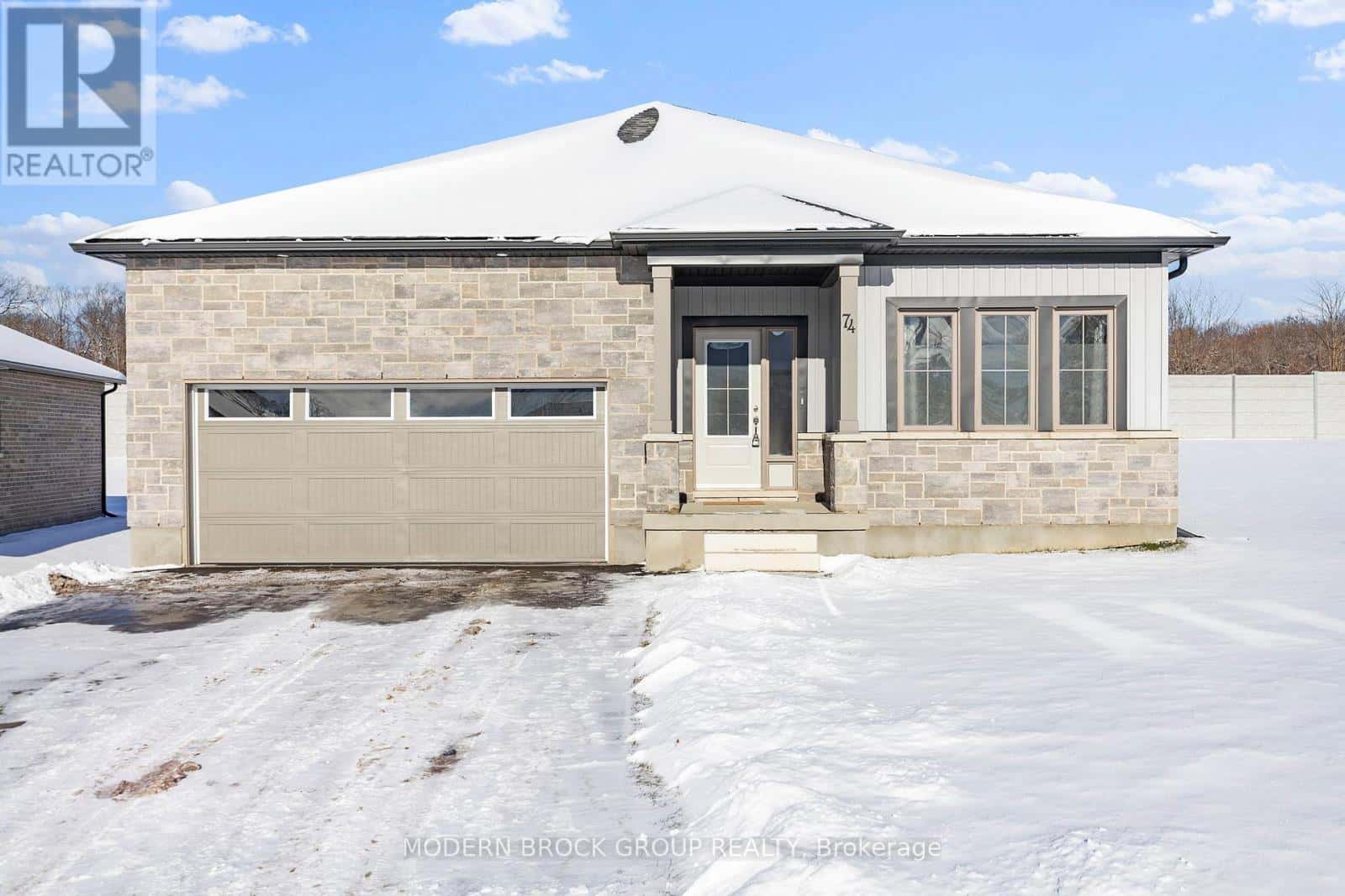 74 ADLEY DRIVE — Brockville, Ontario - Photo 2 of 46