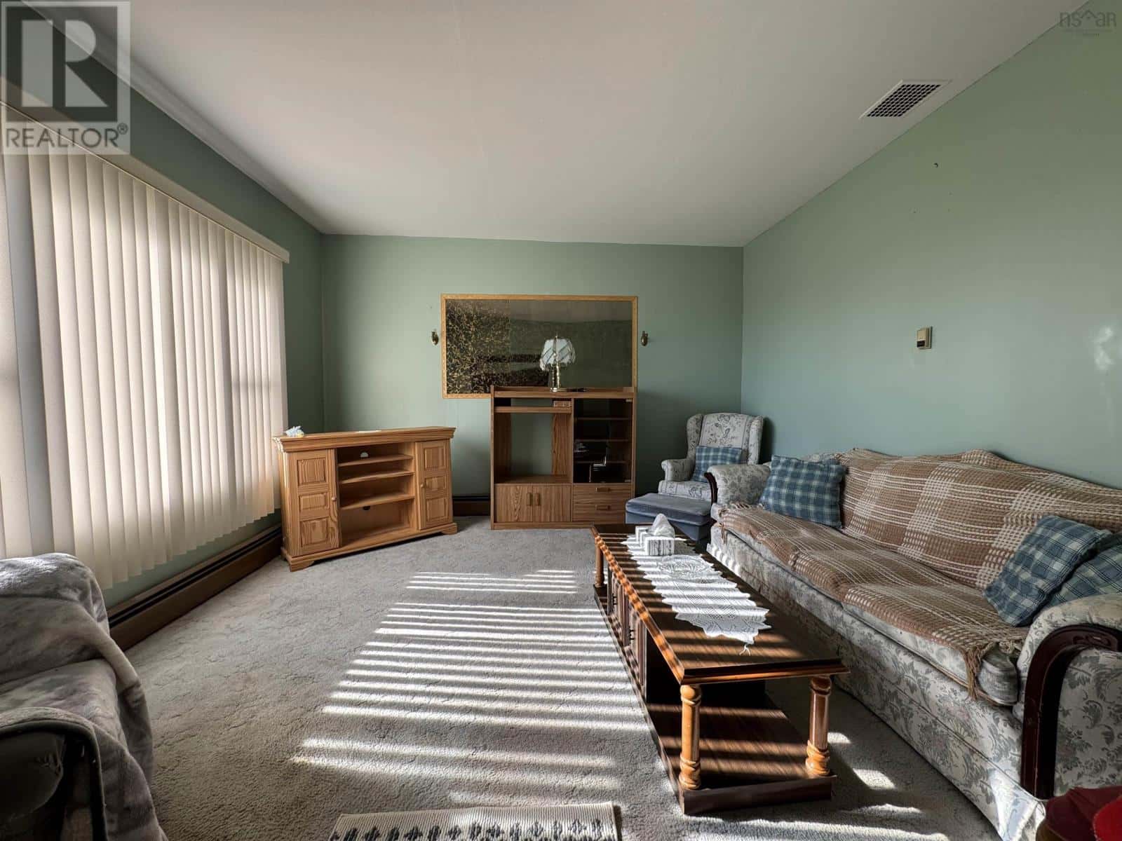 37 Kent Street — Louisbourg, Nova Scotia - Photo 2 of 15