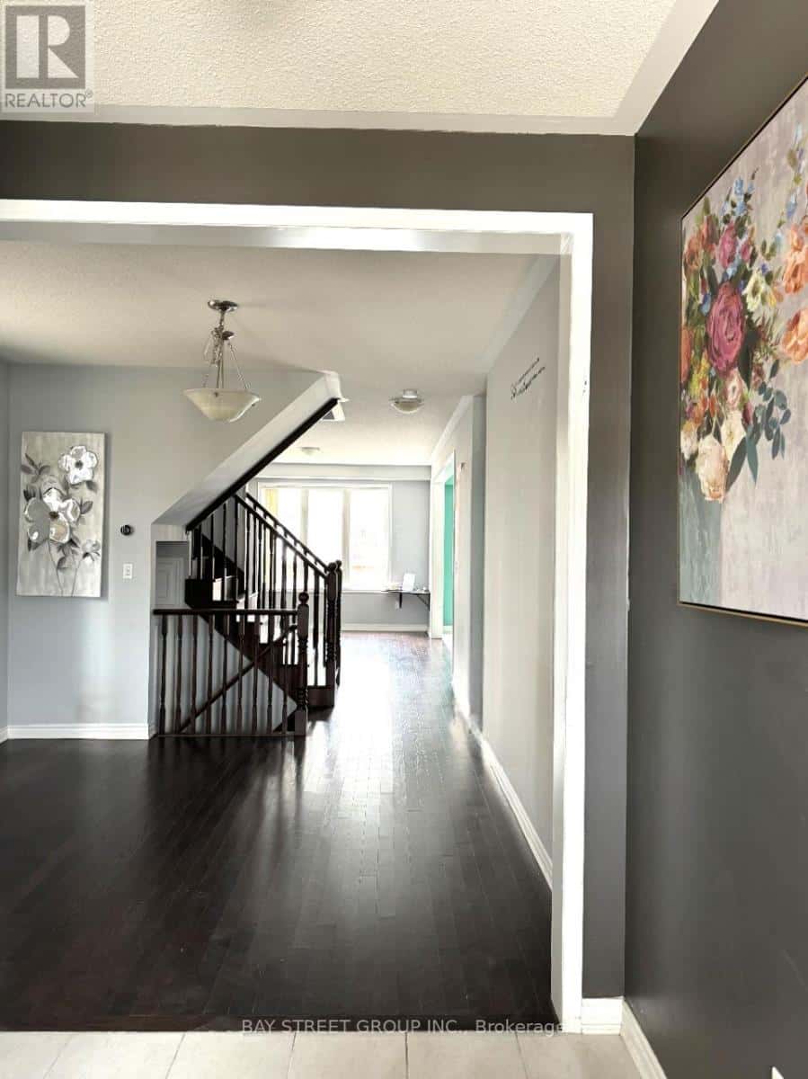 1091 BIASON CIRCLE — Milton (WI Willmott), Ontario - Photo 2 of 26