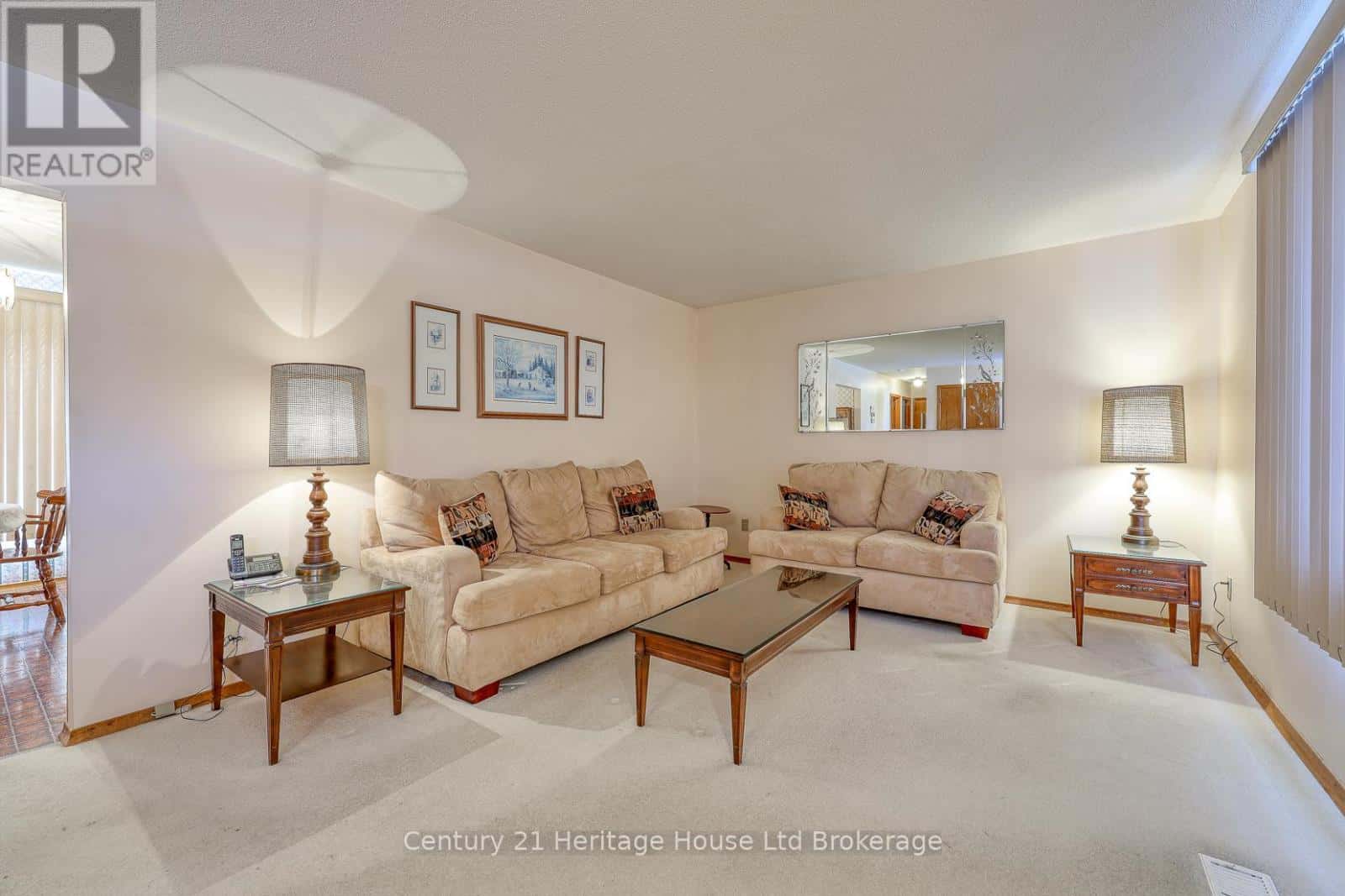 816 PAVEY STREET — Woodstock (Woodstock - South), Ontario - Photo 3 of 26