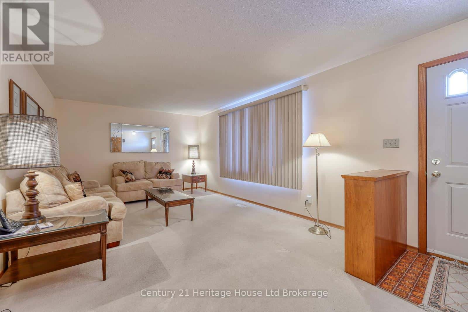 816 PAVEY STREET — Woodstock (Woodstock - South), Ontario - Photo 4 of 26