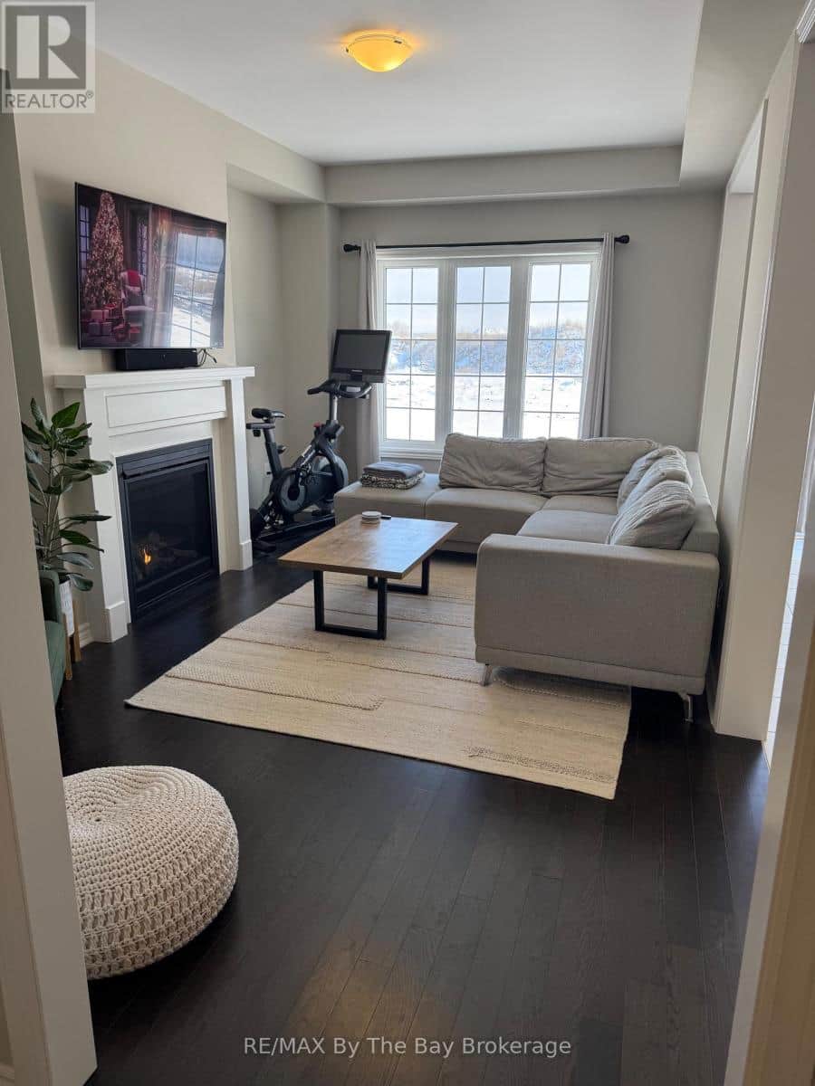 286 SPRINGFIELD CRESCENT - Photo 3 of 14, Clearview (Stayner), Ontario