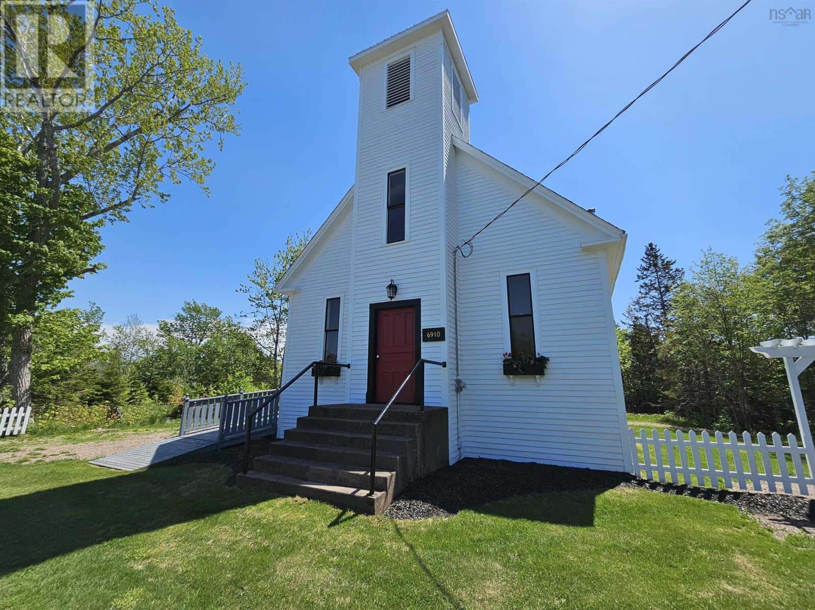 6910 Highway 2 — Portapique, Nova Scotia - Photo 3 of 39