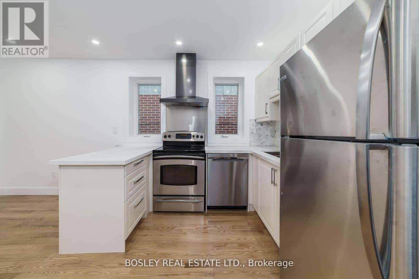 Toronto (The Beaches), Ontario — Toronto (The Beaches), Ontario - Photo 2 of 30