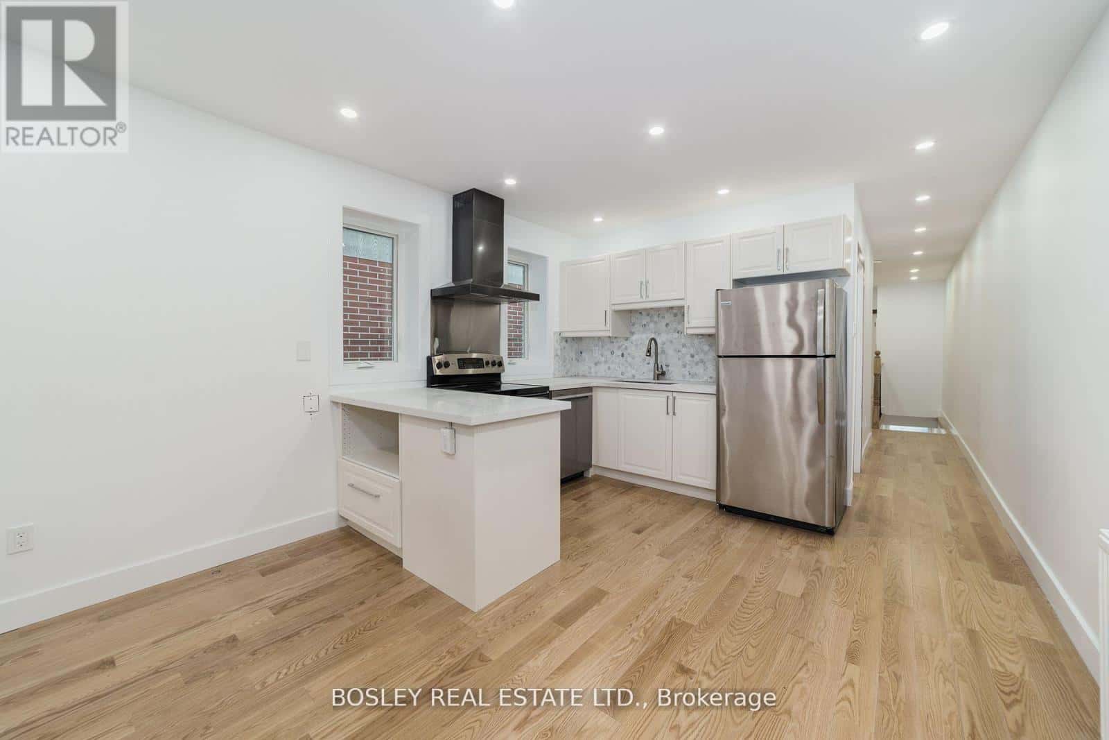 Toronto (The Beaches), Ontario — Toronto (The Beaches), Ontario - Photo 3 of 30