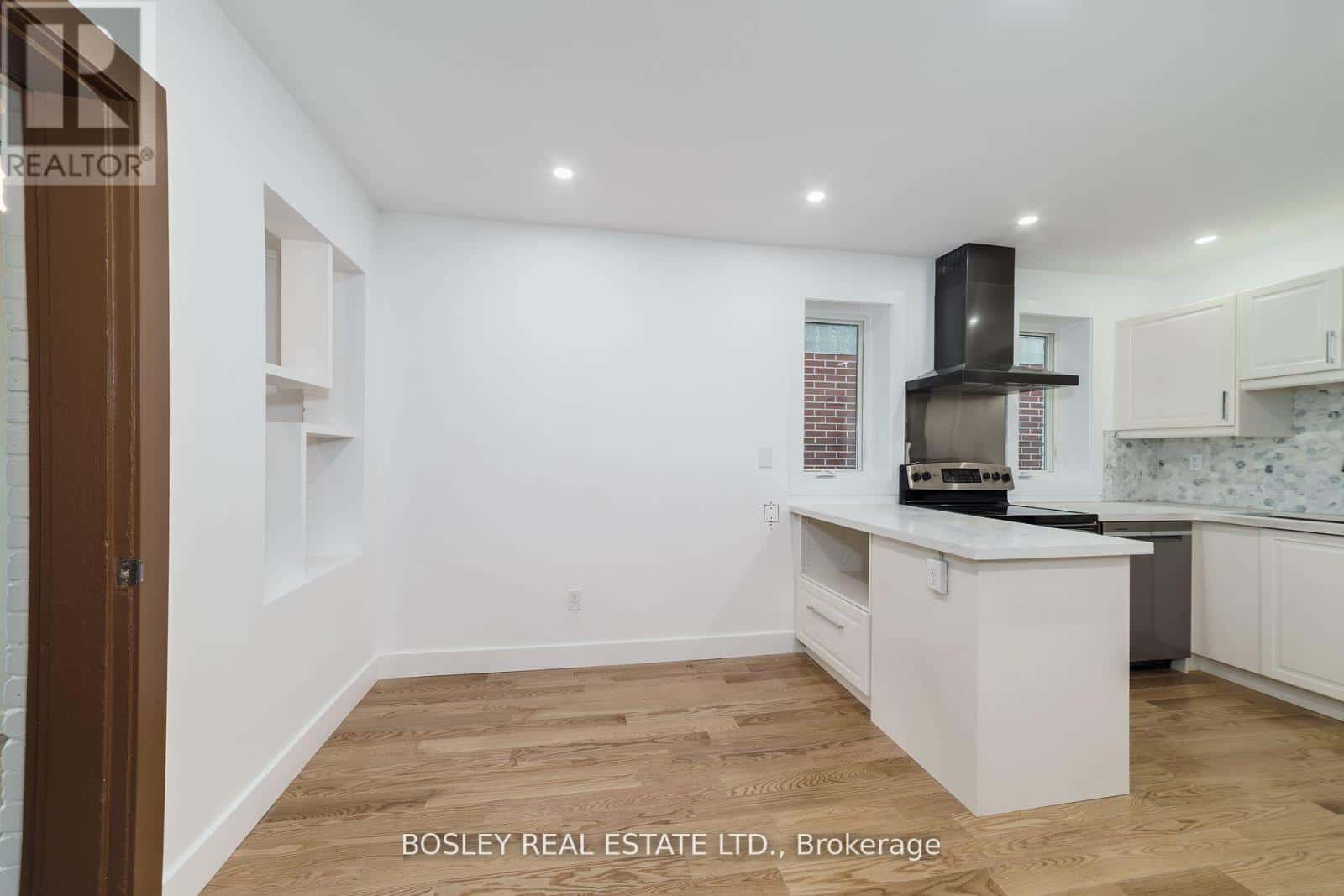 Toronto (The Beaches), Ontario — Toronto (The Beaches), Ontario - Photo 4 of 30