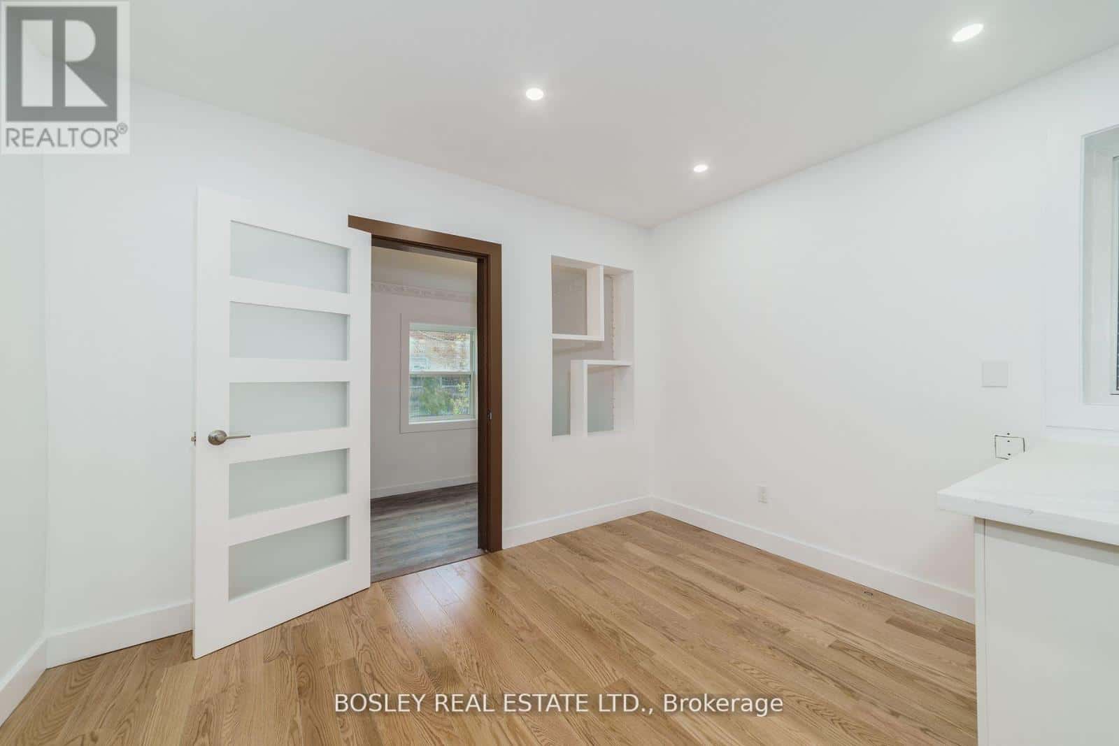 Toronto (The Beaches), Ontario — Toronto (The Beaches), Ontario - Photo 5 of 30