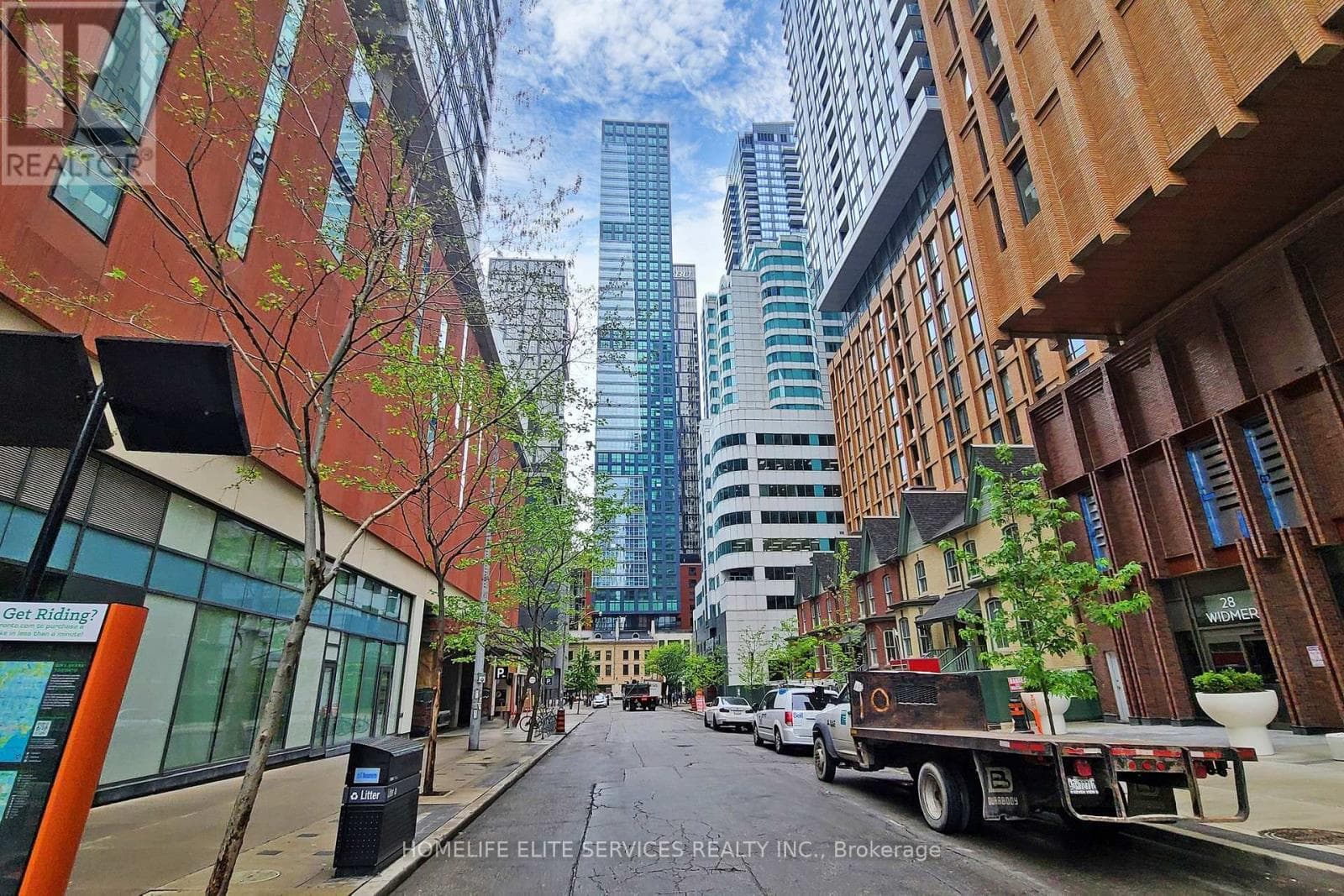 703 - 327 KING STREET W — Toronto (Waterfront Communities), Ontario - Main photo