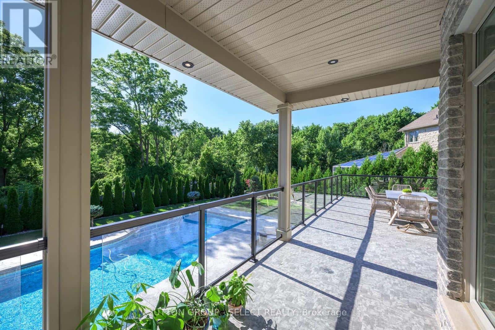 2142 VALLEYRUN BOULEVARD — London North (North R), Ontario - Photo 2 of 46