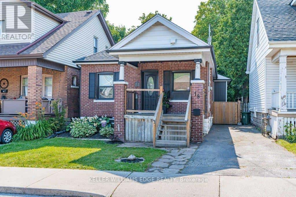 18 PARK ROW N — Hamilton (Crown Point), Ontario - Photo 2 of 40