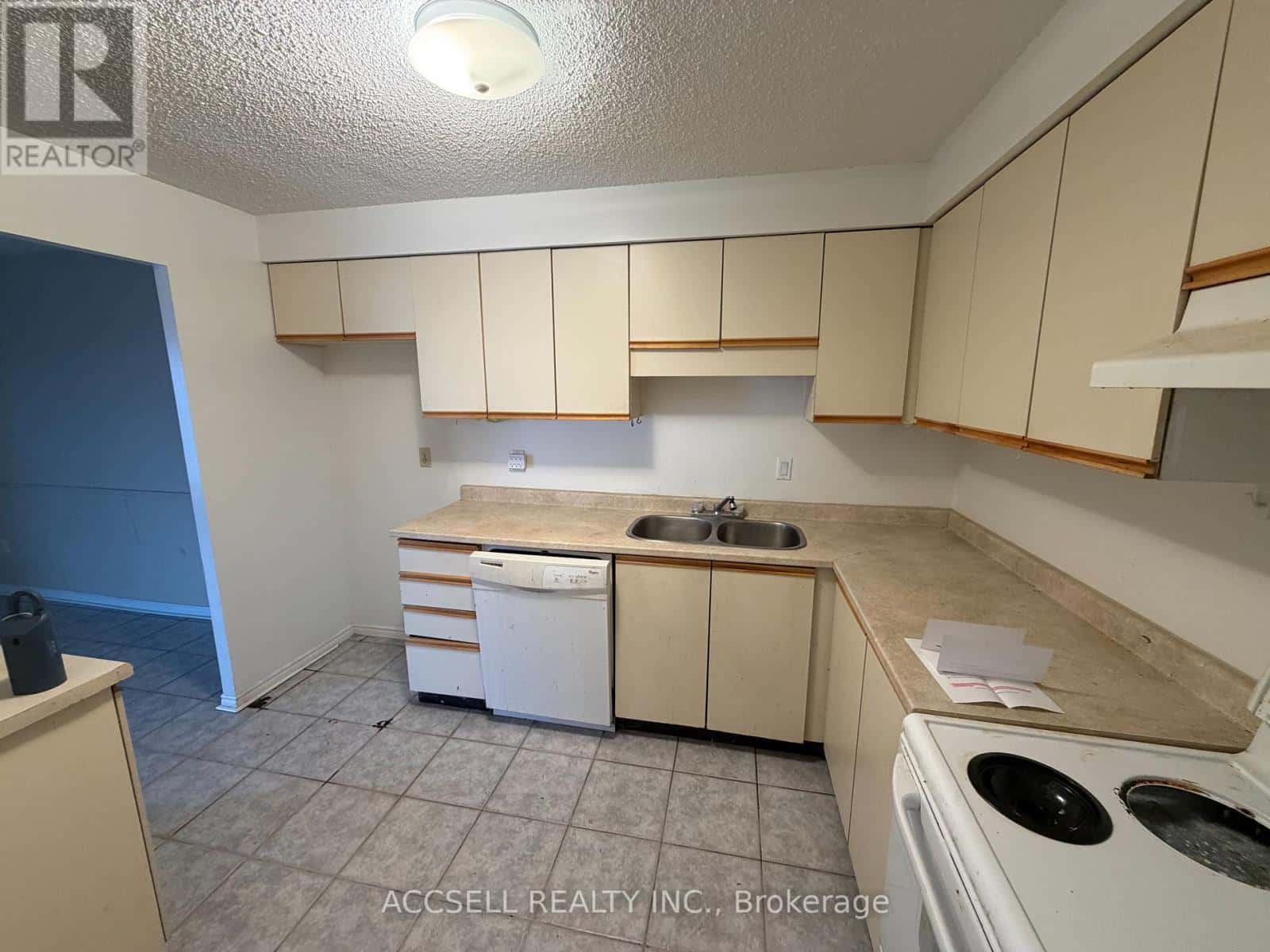 2503 - 363 COLBORNE STREET — London East (East K), Ontario - Photo 2 of 10