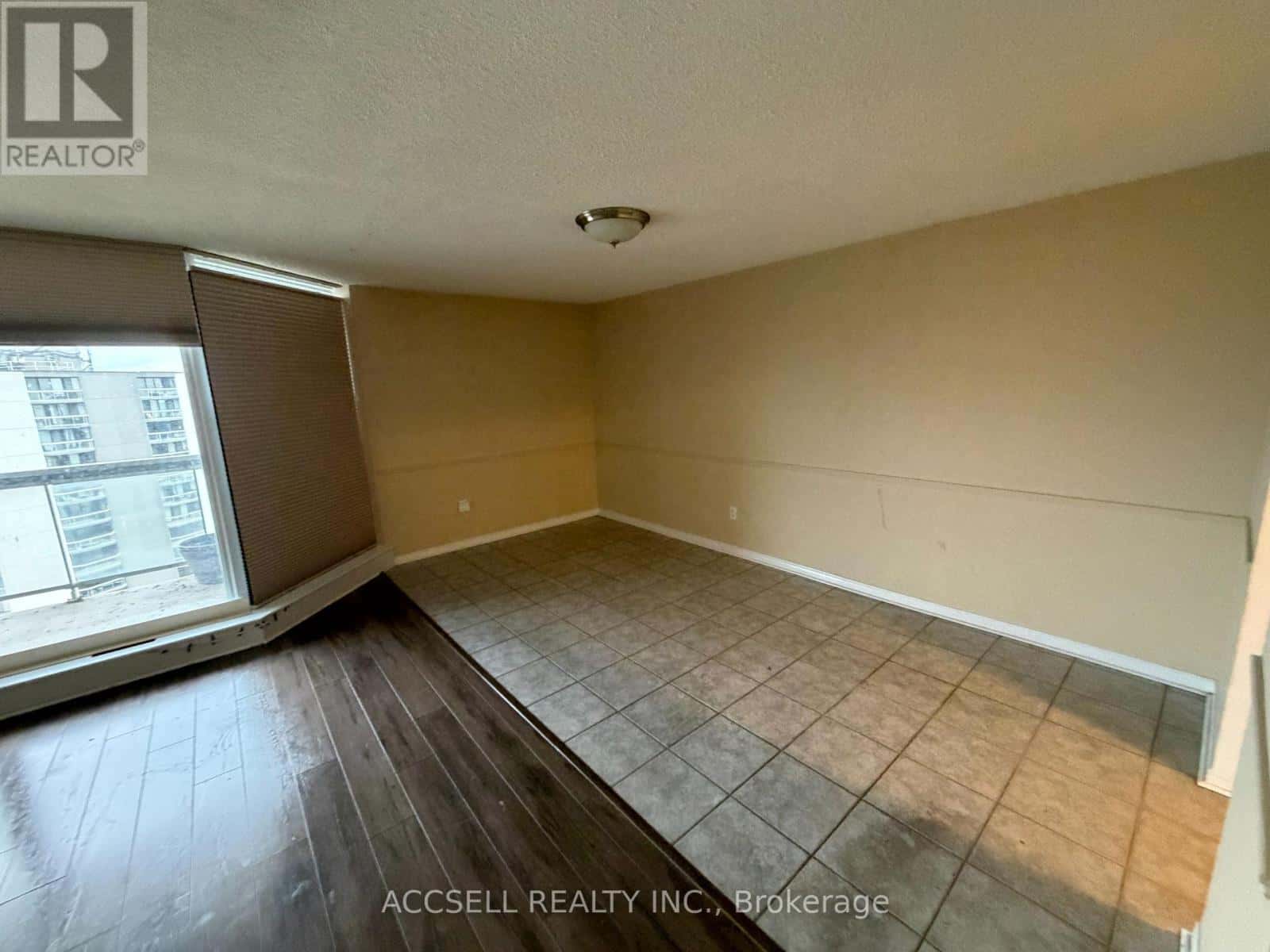 2503 - 363 COLBORNE STREET — London East (East K), Ontario - Photo 4 of 10