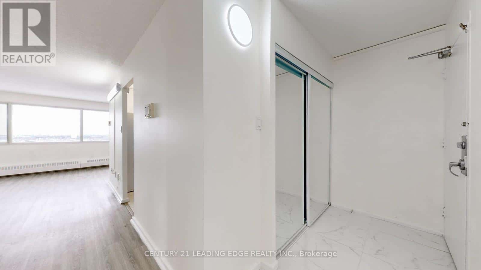 2507 - 725 DON MILLS ROAD — Toronto (Flemingdon Park), Ontario - Photo 5 of 27