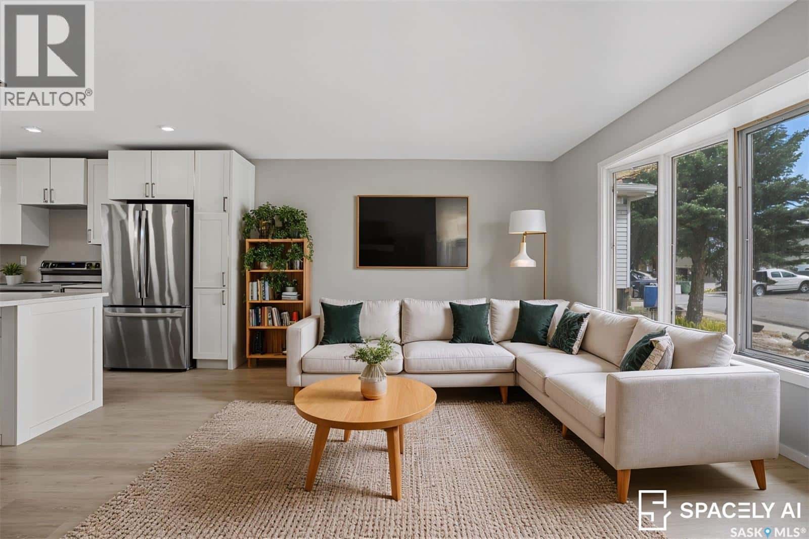 42 Aitken CRESCENT — Regina, Saskatchewan - Photo 5 of 44