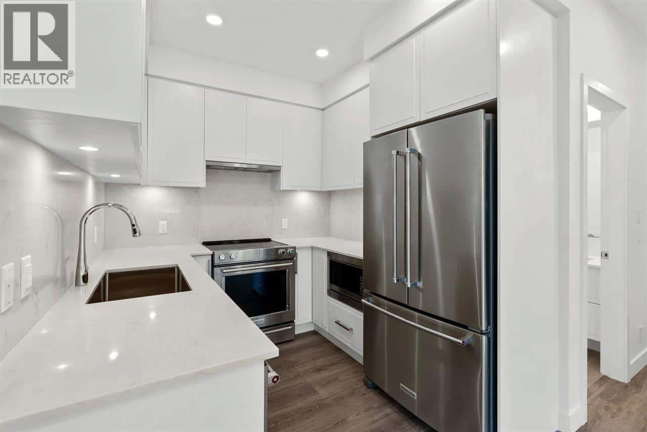 314 700 CLARKE ROAD — Coquitlam, British Columbia - Photo 4 of 14