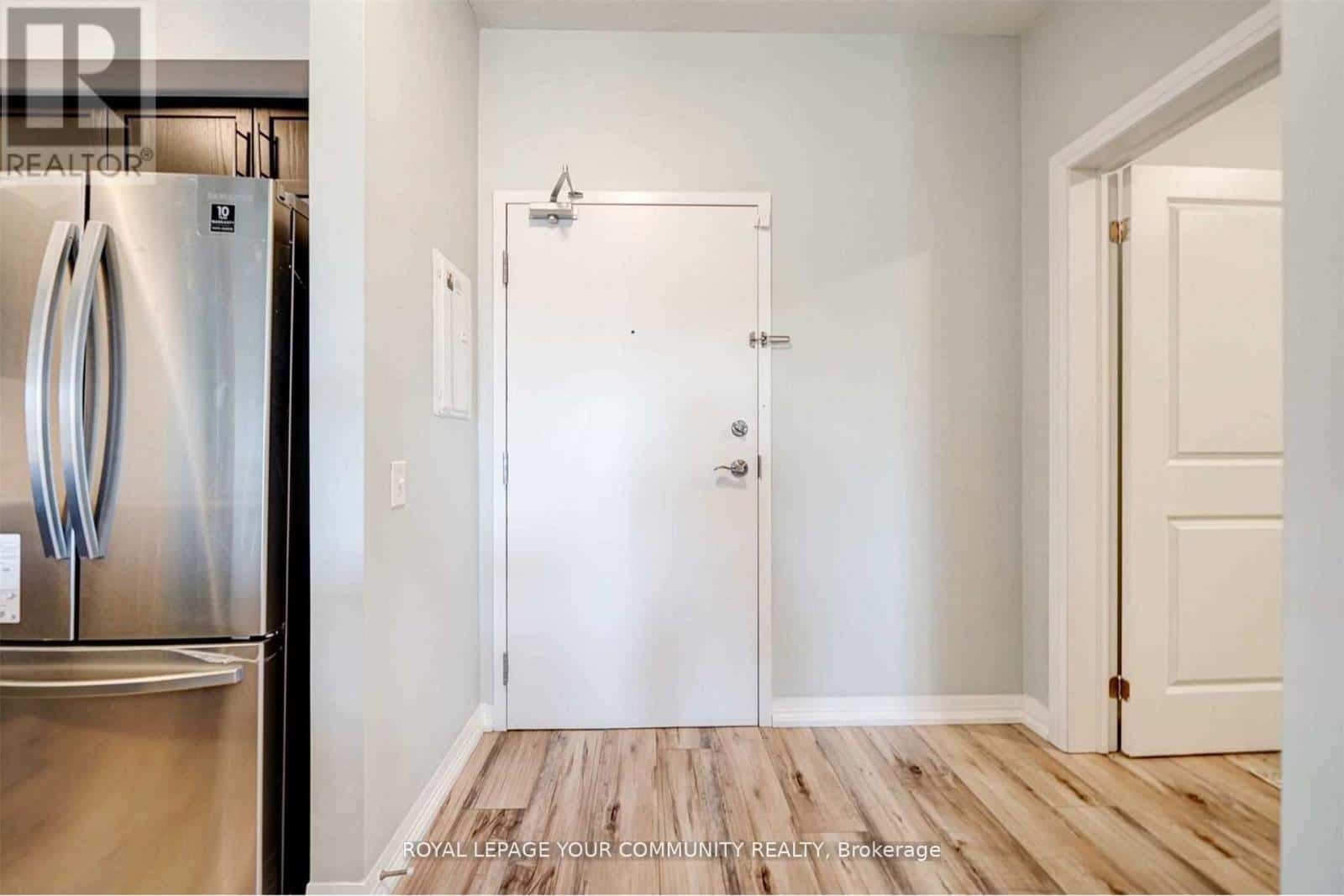 304 - 295 CUNDLES ROAD — Barrie (Little Lake), Ontario - Photo 4 of 22