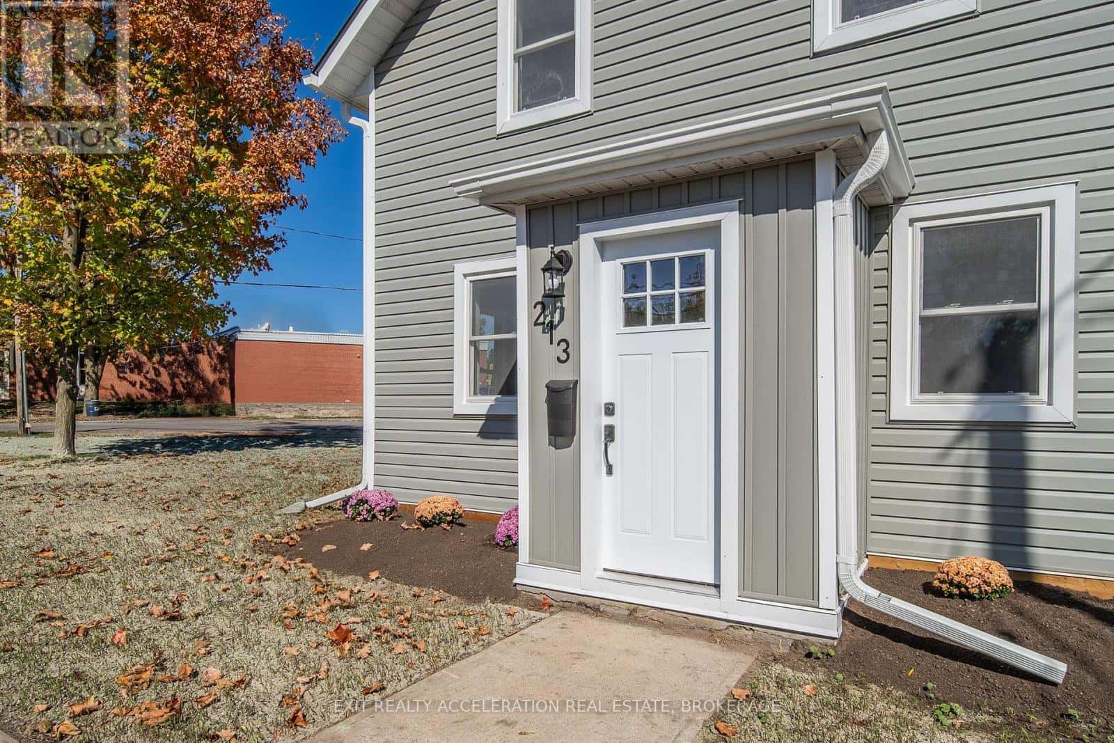 213 BELLEVILLE ROAD — Greater Napanee (Greater Napanee), Ontario - Photo 2 of 35