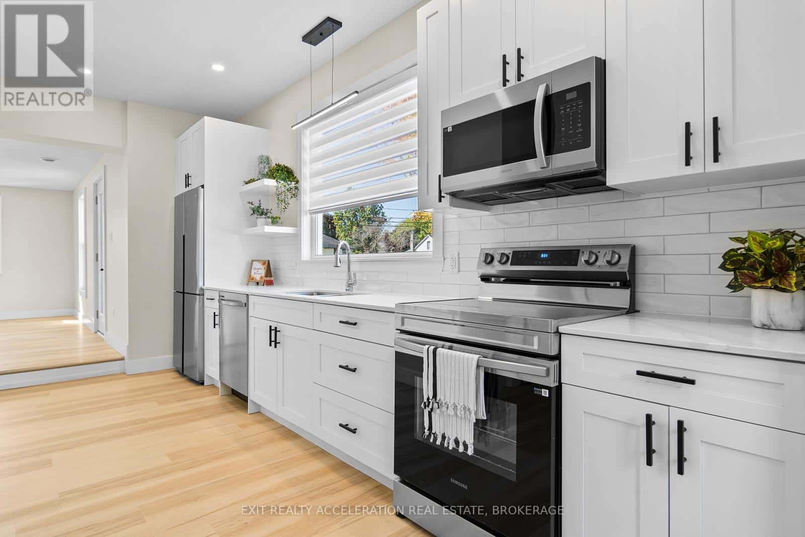 213 BELLEVILLE ROAD — Greater Napanee (Greater Napanee), Ontario - Photo 4 of 35