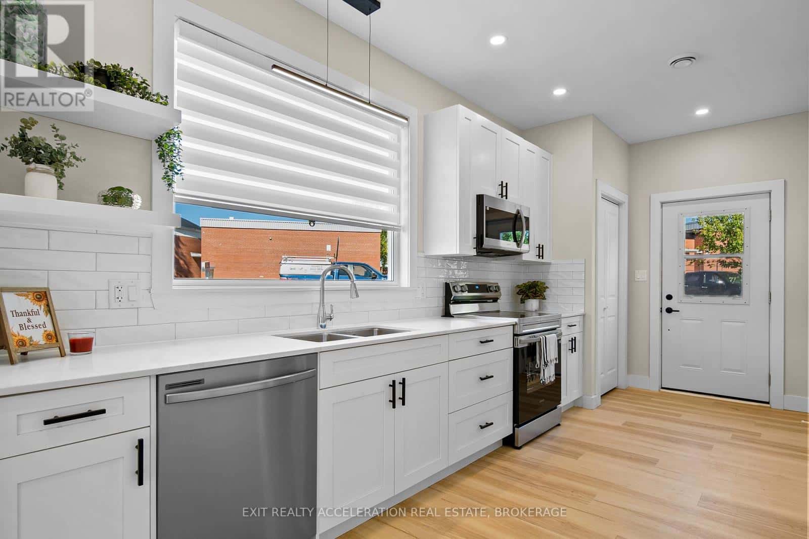 213 BELLEVILLE ROAD — Greater Napanee (Greater Napanee), Ontario - Photo 5 of 35