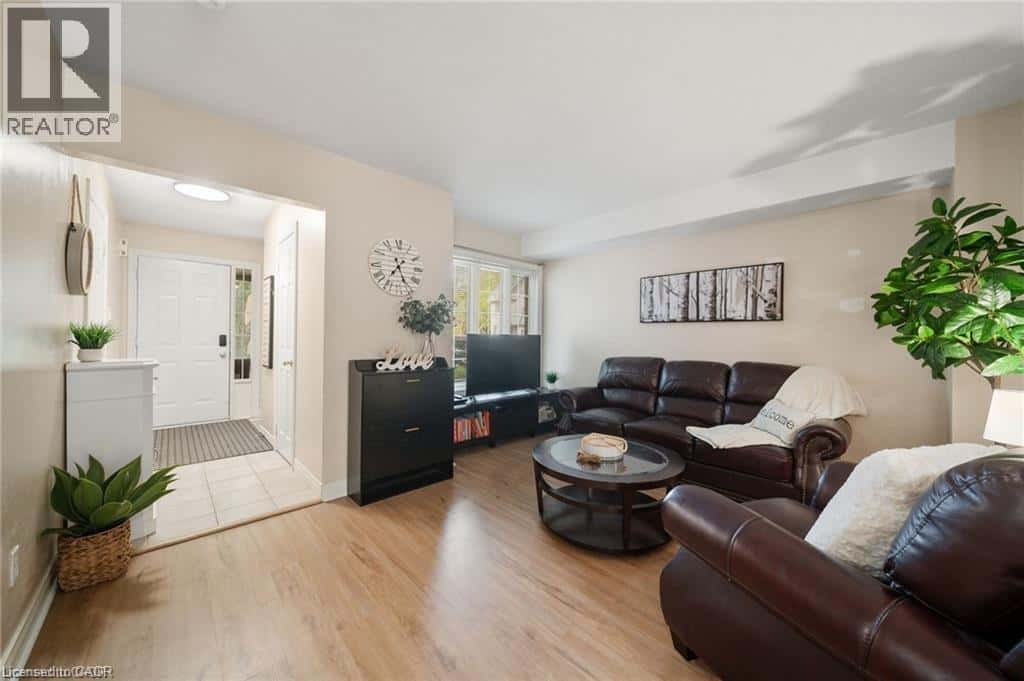 320 HAMILTON Drive Unit# 10 — Ancaster, Ontario - Photo 4 of 24